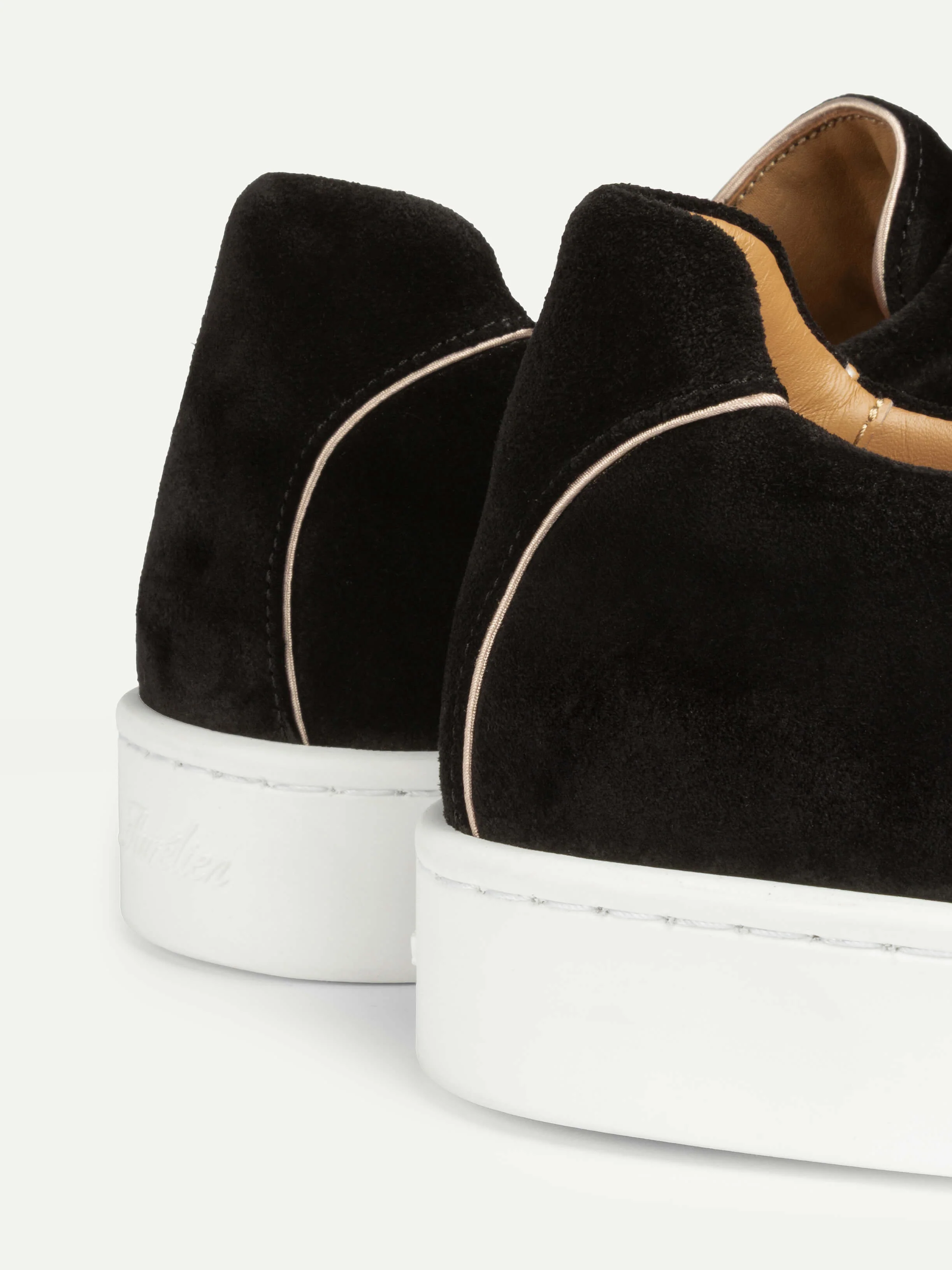 Black AUR3 Sneaker - Image 3