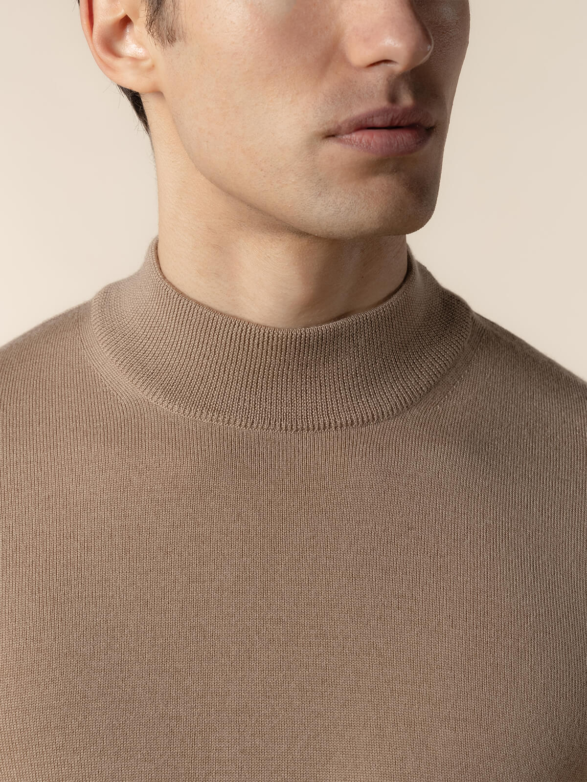 Extrafine Merino Mockneck Hazelnut - Image 4