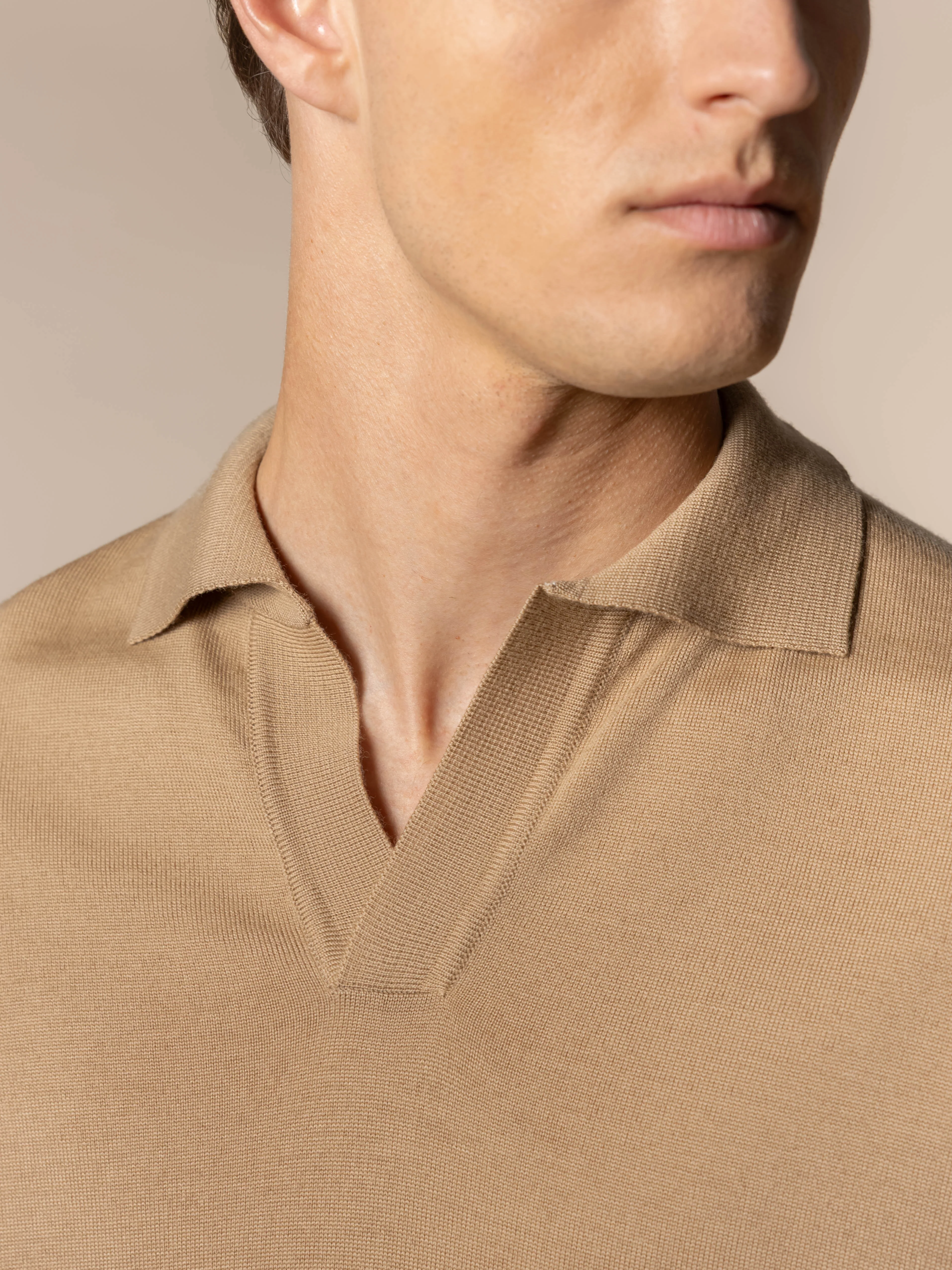 Extrafine Merino Buttonless Polo Beige - Image 4