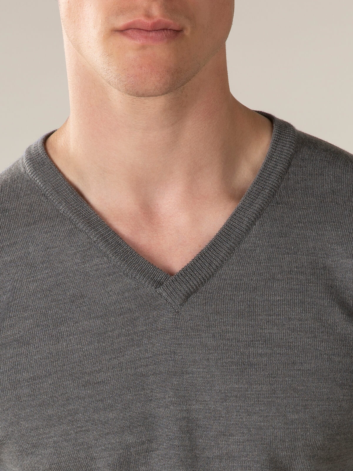 Extrafine Merino V-Neck Dark Grey - Image 3